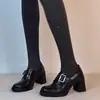 Mocassins retrô de couro estilo britânico com salto grosso para mulheres, bico redondo, com detalhes de fivela, versáteis, de sola grossa e de salto alto