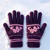 Guantes de cinco dedos cálidos y resistentes al frío para estudiantes, con diseño de jacquard, dibujos animados, múltiples colores, textura tejida y un diseño engrosado, cómodo y versátil, perfectos para usar en otoño e invierno.