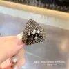 Pinza Pequeña con Forma de Triángulo Full Brillantes Lujo Ligero Súper Brillante Pinza de Garra Pequeña para Mujeres Peinado de Flequillo Adelantado Peinado de Princesa Accesorios para el Cabello Pinza para el Cabello Estilo Japonés Coreano
