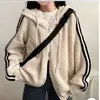 Suéter coreano de otoño e invierno, minimalista y elegante, con capucha y cordón, una prenda exterior de nicho, de corte holgado y manga larga en color gris, adecuada para figuras petite.