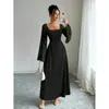 Roupas femininas transfronteiriças europeias e americanas, novo vestido de cor sólida elegante vintage de quatro estações, com decote quadrado e mangas compridas sino