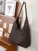 Suministro exclusivo transfronterizo de bolsos tote de piel de vaca suave de capa superior para mujer, bolsos de hombro casuales de gran capacidad, bolsos de moda y versátiles al por mayor