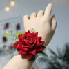 Venta al por mayor Ramo de muñeca para boda de novia china dama de honor flor de muñeca para boda novio padrino ramillete rosa de simulación 6 colores