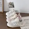 Zapatillas Belle Color-Block Estrella Tendencia Nacional Otoño 2026 Nueva Moda Versátiles de Caña Baja Transpirables Casuales Deportivas