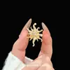 Nuevo anillo de moda de alta gama versátil estilo vintage con forma de estrella y diamantes, lujo ligero, anillo personalizado único y lujoso