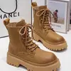 Botas de Nieve de Cuero Suave para Mujer 2026 Invierno Nuevo Estilo Aterciopeladas Espesas Cálidas Botas Cortas Martin Venta Caliente Botas Grandes de Algodón del Noreste para Mujer
