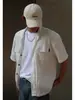 Camisa Branca Lisa Simples com Recortes Estilo Coreano, Top Masculino Casual Solto Estilo Japonês com Gola Cubana para Trabalho de Manga Curta