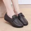 Nuevos Zapatos de Algodón Grueso con Forro de Felpa para Invierno Antideslizantes Cálidos Slip-on Suela Suave Zapatos de Algodón para Mujeres de Mediana Edad y Mayores