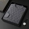 Novo suéter de lã 100% pura com gola redonda e espessado para outono e inverno para homens, suéter de malha com padrão torcido casual solto para jovens, tamanho grande