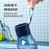 Vaso de agua deportivo hecho de plástico de grado alimenticio, gran capacidad, alto atractivo estético para niñas, con correa de asa, resistente a altas temperaturas y anticaídas