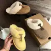 Botas de nieve 2026 nuevo estilo pantuflas de pelo casual cerradas con forro de felpa para uso en exteriores zapatos perezosos pantuflas de suela gruesa de invierno