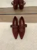 Sapatos Mary Jane vermelhos retrô de salto baixo com uma única tira para mulheres, novo estilo de início de outono, adequados para combinar com saias, sapatos de couro單 (single) únicos e elegantes