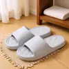 Chinelos de Casal Masculinos Verão 2024 Novo Estilo Casa Banheiro Banho Chinelos de Eva para Uso Externo Chinelos Slip-On Femininos