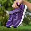 Sapatos de Pai Primavera e Outono Novo Estilo Meia-Idade e Idosos Esportes para Caminhada Leves Antiderrapantes Solado Macio Sapatos para Idosos Masculinos Sapatos de Viagem Mês Bissexto