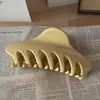 Pinza de garra grande de lunares estilo francés para mujer, elegante y adecuada para cabello grueso, pinza de tiburón de alta gama y exquisita, accesorio para el cabello versátil para puestos