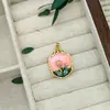 Colgante para Mujer Estilo Coreano Super Hada Pintura al Óleo Colgante Vintage para Mujer Nicho de Mujer Lujo de Gama Alta Simple Elegante Accesorios de Retención de Color Fuertes