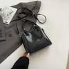 A popular bolsa de balde portátil retrô deste ano, bolsa feminina transversal de couro com cera de óleo de alta qualidade para deslocamento diário