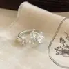 Anillo de racimo de flores pequeñas tridimensionales, temática de bosque, plata de ley S925, una pieza única y elegante con un toque de lujo, versátil y fácil de combinar, novedad