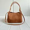 Bolso de Cubo Tejido de Piel de Vaca Escarchada de Primera Capa Transfronterizo, Bolso Portátil de Paracaídas para Otoño e Invierno, Bolso Cruzado Versátil para Mujer