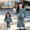 Conjunto Jeans de Primavera para Meninas Jaqueta Infantil Nova Moda Estilosa 2026 Conjunto de Duas Peças Primavera e Outono para Bebês