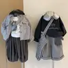 Ropa Infantil Estilo Coreano Conjunto de Primavera y Otoño para Niños 2026 Chaqueta Delgada a Cuadros Elegante Pantalones Casuales de Moda para Bebé Tendencia