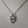 Collar de clavícula con incrustaciones de circonita micro y latido del corazón de estilo coreano con cien tipos de exquisitos colgantes, moderno, combinable, informal, sencillo y de vanguardia para mujer.