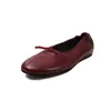 Sensación acolchada~Populares zapatos de abuela de piel de oveja de primera capa, que aumentan la altura, nueva colección otoño 2026, punta redonda, zapatos de vestir sencillos para mujer de estilo artístico