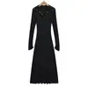 Elegante e Sexy Estilo Sexy Decote V Botões Abertos Manga Longa Vestido Sexy Justo Saia Longa Saia Drapeada que Abraça o Quadril