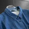 Camisa jeans casual elegante de manga longa, corte reto, gola de lapela, algodão puro, minimalista nórdica, versátil e estilosa, para mulheres, nova para o outono