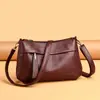 Bolso de hombro de moda estilo coreano 2026 para mujeres de mediana edad, simple y moderno, un bolso de mano elegante para mamás