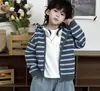 Conjunto Novo Infantil Primavera e Outono 2026: Conjunto Elegante de Cardigã e Suéter Duas Peças com Calça Jeans Longa para Bebês e Crianças Pequenas