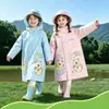 Impermeable infantil para estudiantes de primaria y secundaria, espacio extra grande para mochila, impermeable largo grueso impermeable para niños pequeños y de jardín de infantes