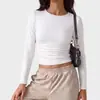 Camiseta de manga larga con cuello redondo y pliegues laterales para mujer, top corto ajustado con cintura expuesta, camiseta básica sexy, color liso, ceñidor de cintura