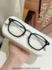 Armazón de lentes de titanio puro estilo diseñador, moda callejera, simple y estiliza el rostro, sensación popular en línea, armazón de lentes de titanio puro