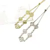 Pulsera de Trébol de Cuatro Hojas Hueco con Pedrería de Alta Gama Estilo Coreano para Mujer, Ajustable, Personalizable, Elegante, Lujo Ligero, Pulsera Exquisita