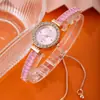 2026 Novo Estilo Transfronteiriço Artístico Pulseira Relógio Redonda Cravejada com Diamantes para Mulheres, Pulseira Quadrada Compacta de Liga Metálica com Pedras Preciosas Relógio a Quartzo