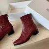 Botas Gruesas de Tacón Fino Estilo New England de Cuero Completo Suaves Gigantes Nuevas Cremallera Suave para Viajes
