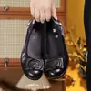 Zapatos de madre de suela blanda y cara suave, colección otoño 2026, ligeros, de punta redonda, zapatos de vestir elegantes, impermeables, cómodos, versátiles, modernos para mujer