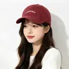Gorra de béisbol vintage desgastada bordada con letras pequeñas, color liso, copa suave, sombrero de sol unisex versátil, directo de fábrica