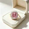 Anillo Zi Yu Lujo Ligero Gama Alta Cristal Rosa Circonita para Mujer Cuadrado Índice Completamente Diamantado Moda Versátil Venta Directa de Fábrica