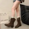 Zapatos Nuevos Botas de Media Caña Gruesas de Moda Otoño Remaches 2026 Fruncidas Versátiles Gamuza Boca Botas de Moda Adelgazantes Mujer Tacones Altos