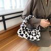 Bolsa de Pelúcia Feminina 2026 Outono e Inverno Nova Moda Coreana Bolsa Tote de Pelúcia Bolsa de Ombro Transversal para Axila Feminina