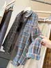 Camisa a cuadros casual versátil de nuevo estilo Otoño 2026 para mujer, corte holgado, adecuada para usar en capas, A13616