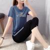 Traje deportivo nuevo de estilo europeo y americano con letras bordadas adelgazantes, verano para estudiante, holgado, pantalones capri, manga corta, conjunto de dos piezas