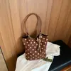 2026 moda nueva transfronteriza simple bolsa de mano de gran capacidad bolsa de hombro casual coreana de lunares bolsa de axila