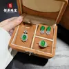 Colgante de Calcedonia Rosa Tipo Hielo Juego de Joyería de Tres Piezas Pendientes y Anillo de Ágata Verde Imperial con Lujoso Incruste de Piedra de Huevo de Paloma