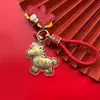 Chaveiro mais vendido de ouro puro 999 "Fique Rico Logo", pingente de cavalo de desenho animado fofo para o Ano do Cavalo, perfeito para atrair clientes e presentear