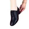Sapatos femininos de couro macio 2026 novo estilo outono sapatos de salto grosso com cadarços, sapatos de trabalho em couro preto, sapatos de mãe elegantes e da moda