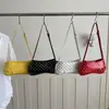 Cinto 2026 Tendência Bolinhas Novo Estilo Feminino Casual Design Grande Capacidade Elegante Temperamento Bolsa de Ombro Único Bolsa de Axila