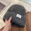 Gorro holgado estilo coreano con borde enrollado para adelgazar la cara, tejido fino para clima frío para mujer, nuevo 2025, turbante casual versátil